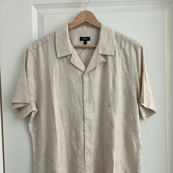 Express Embroidered Leaf Rayon Short Sleeve Shirt - Picture 1 of 2